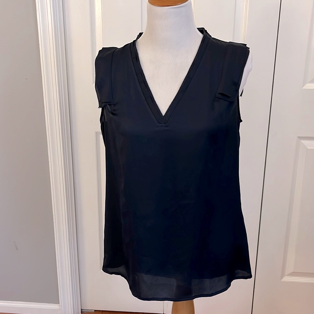 BR Navy Blue sleeveless blouse, sz M